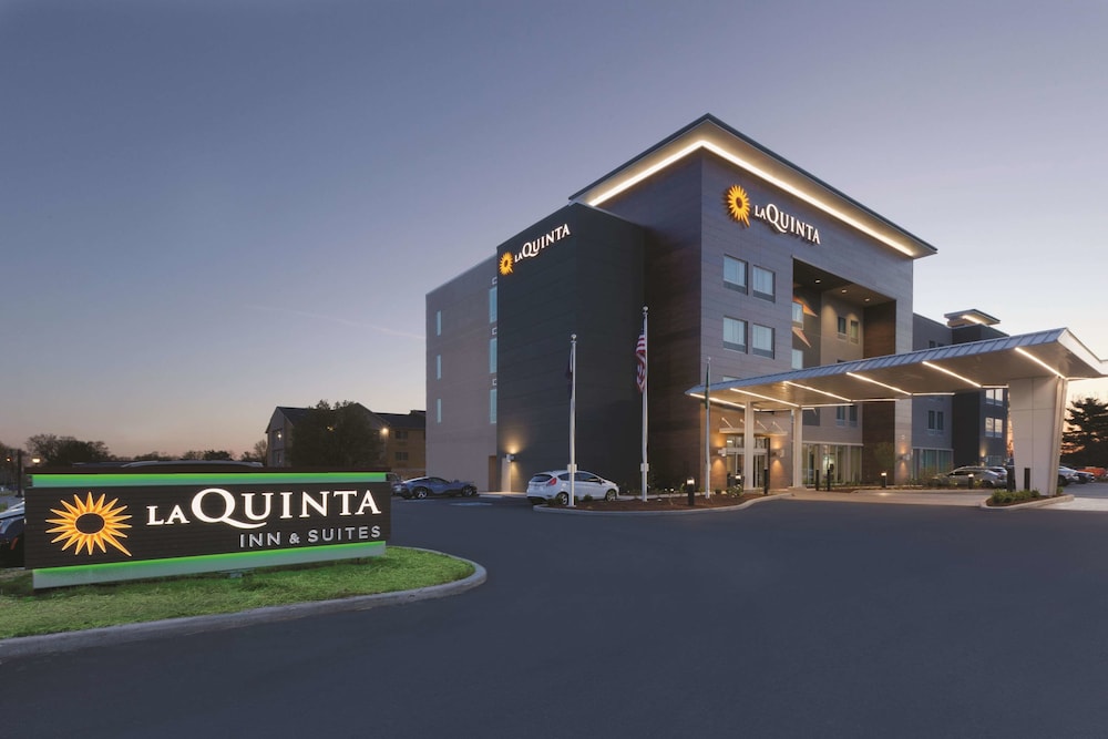 La Quinta Inn & Suites By Wyndham Terre Haute 3/44