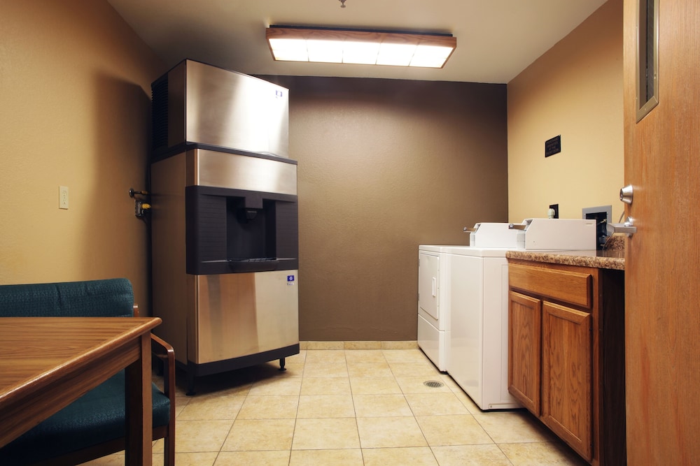 Ramada by Wyndham Spirit Lake/Okoboji 18/34
