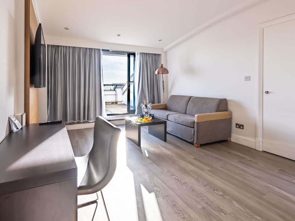 NOVOTEL CARDIFF CENTRE 56/75