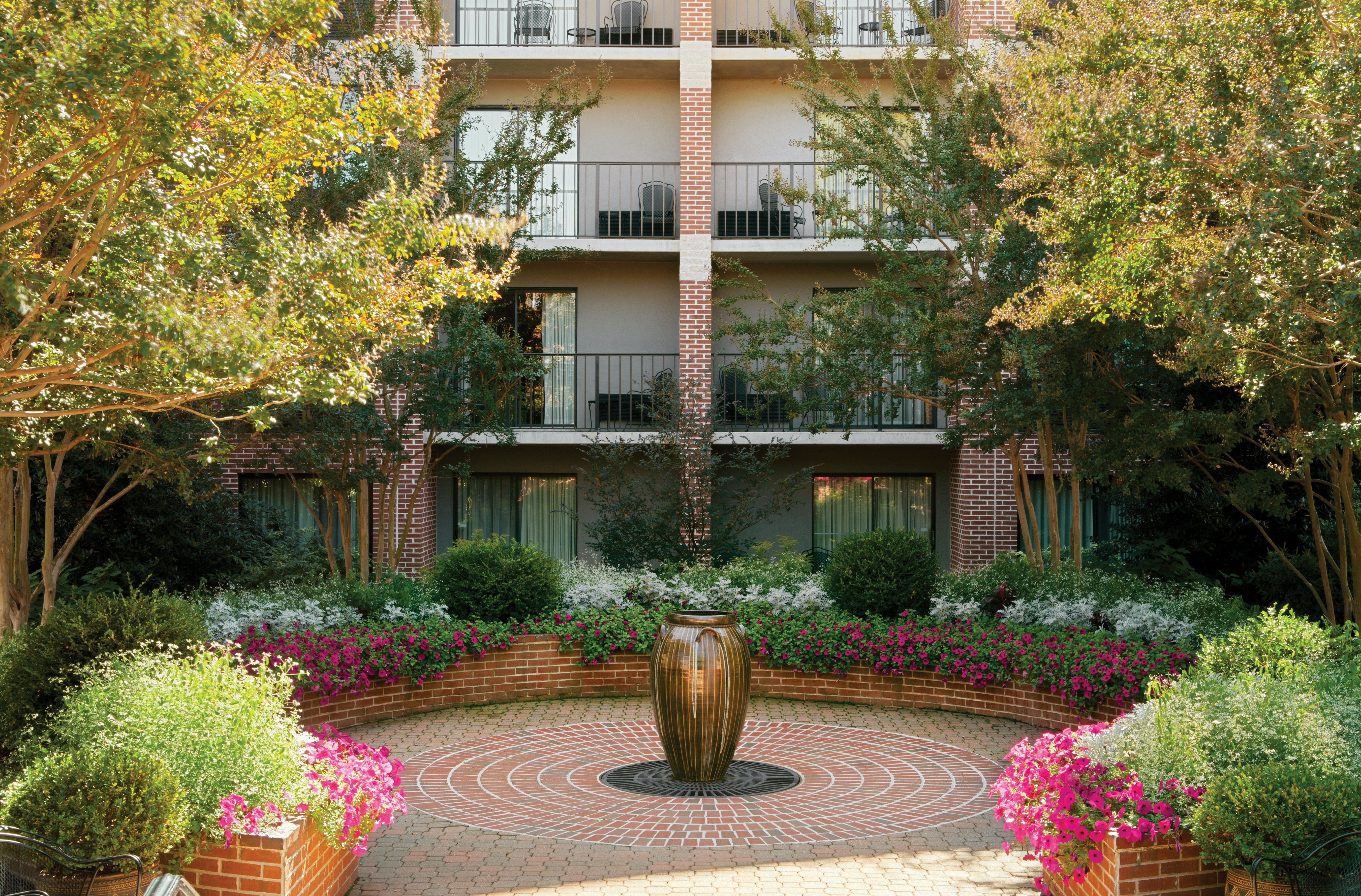 DoubleTree by Hilton Hotel Asheville Biltmore 66/68