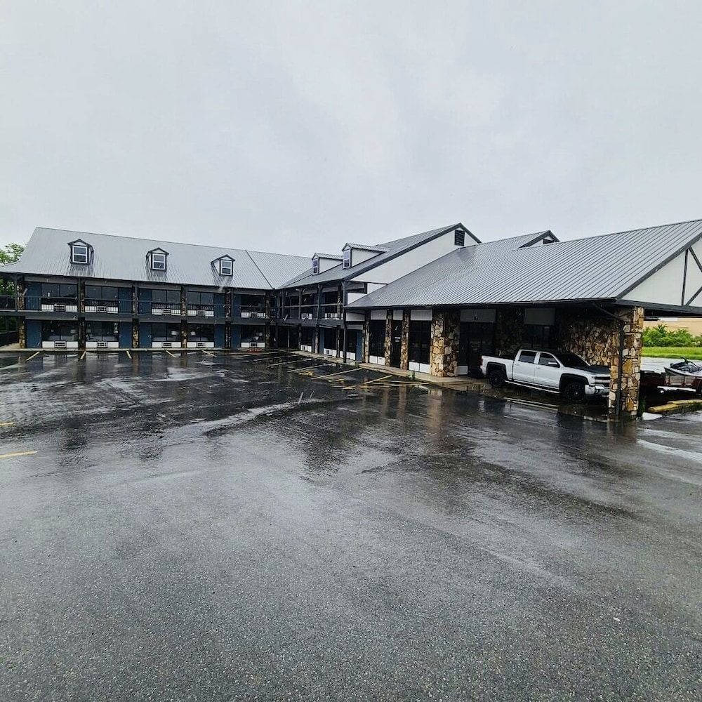 Days Inn by Wyndham Branson Ozarks 62/65
