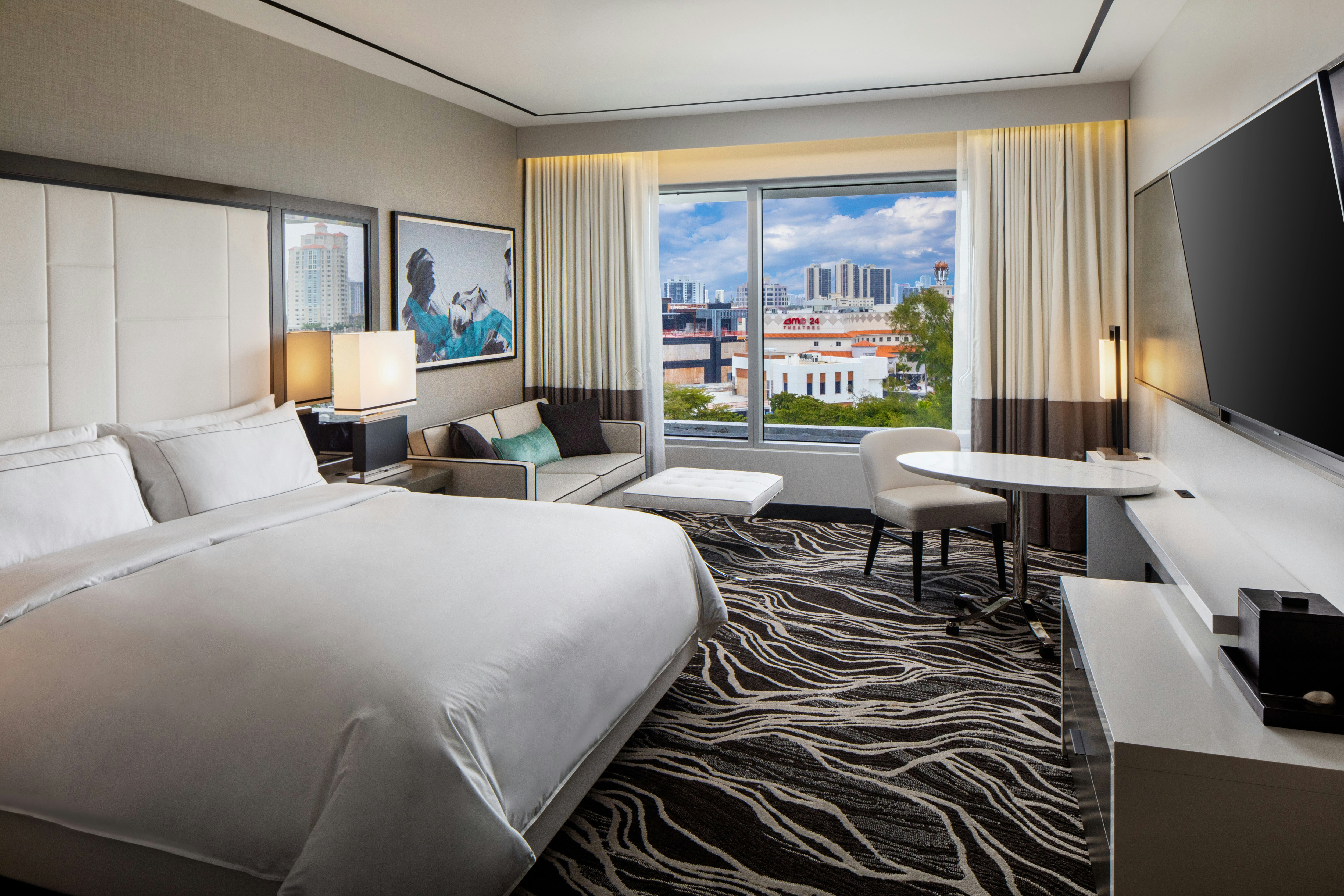 ROOM, KING BED