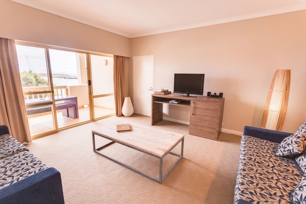 Mindarie Marina 30/49