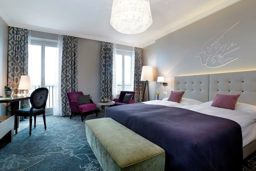 DELUXE, DOUBLE BED, LAKE VIEW
