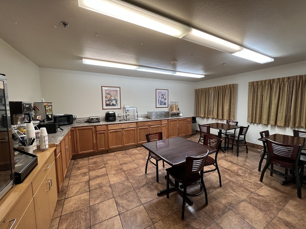 Americas Best Value Inn Suites Ada 13/16
