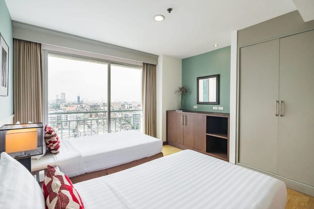 DELUXE, SUITE, KITCHEN, BATHTUB