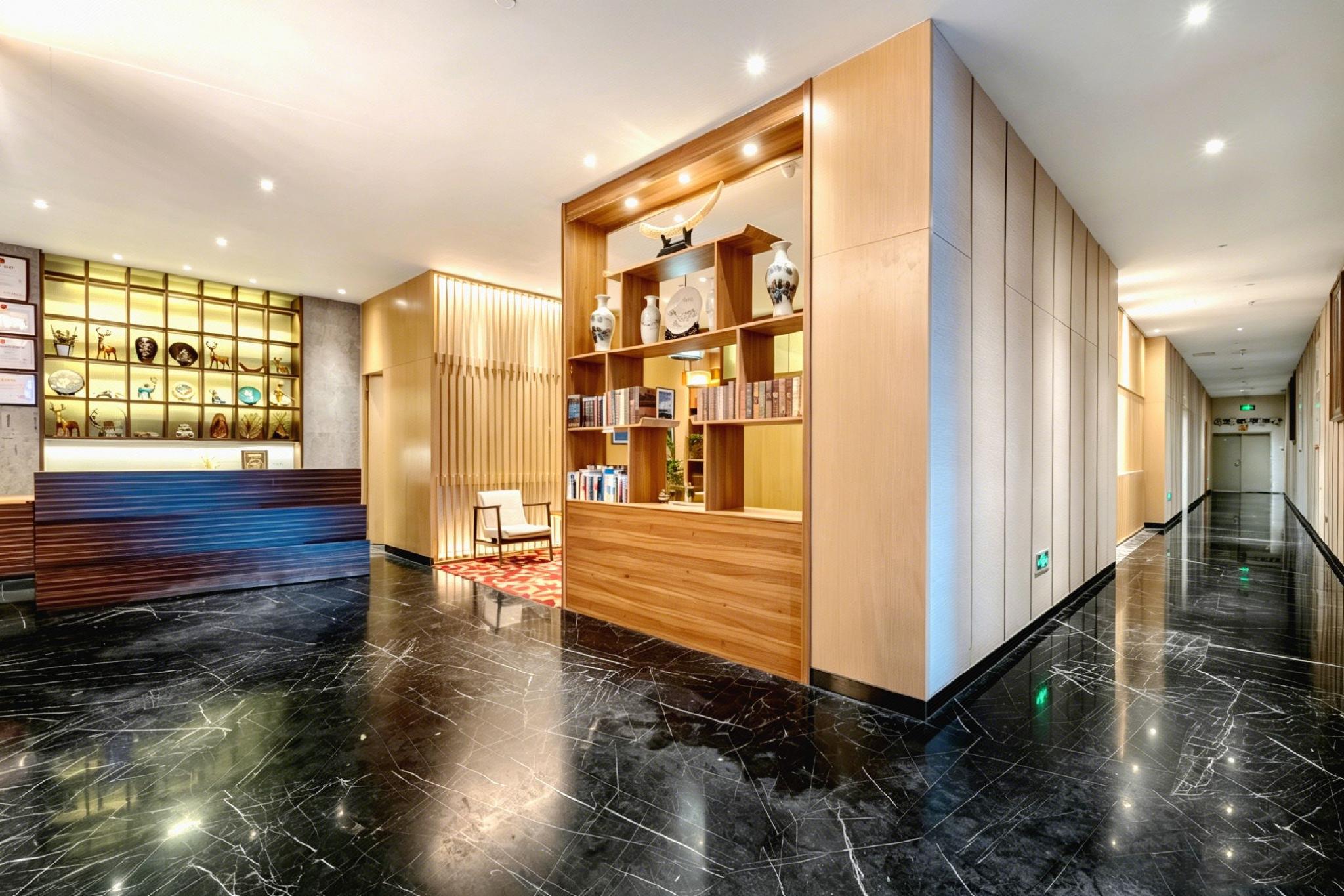 Metropolo Jinjiang Hotel ((Shangri-La Songzanlin Temple) 36/60