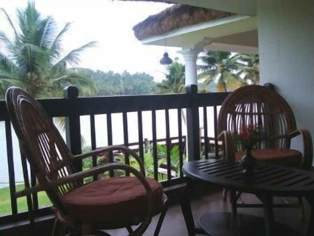 Fragrant Nature Backwater Resort & Ayurveda Spa 34/50