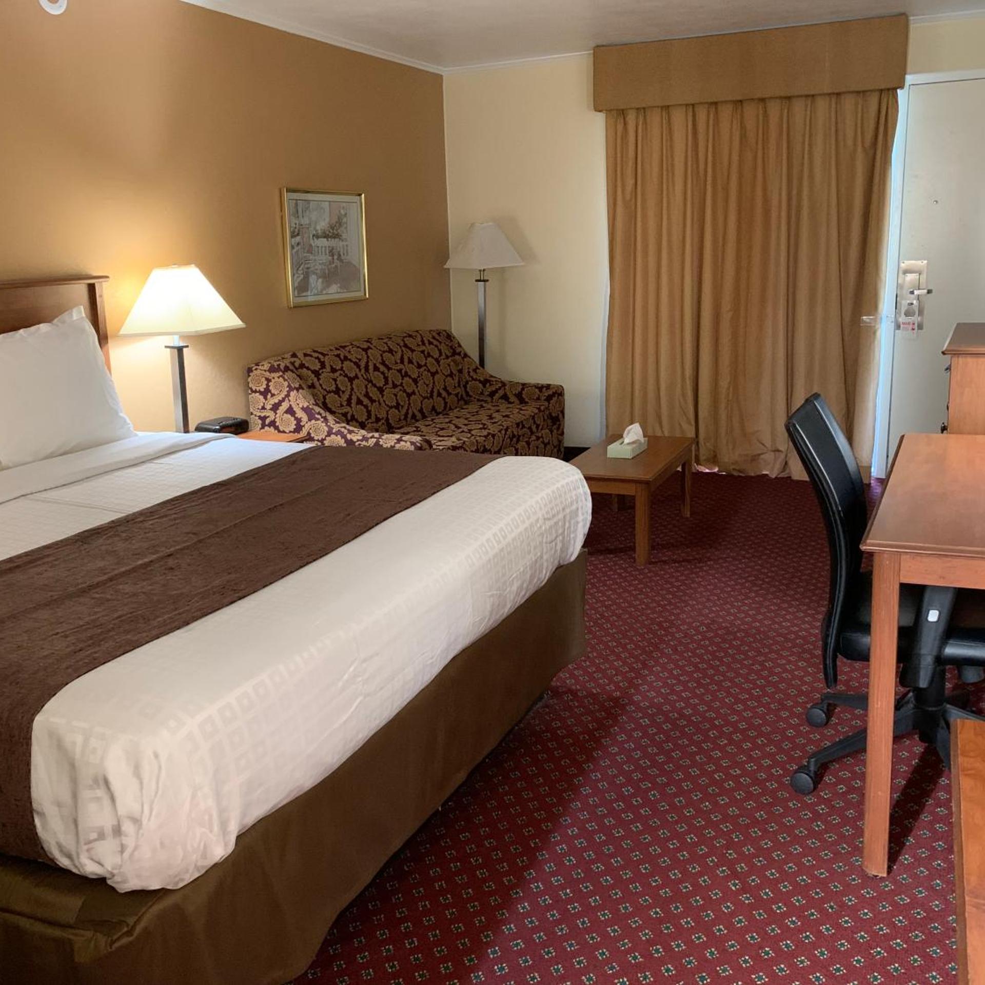 Red Carpet Inn & Suites 14/50