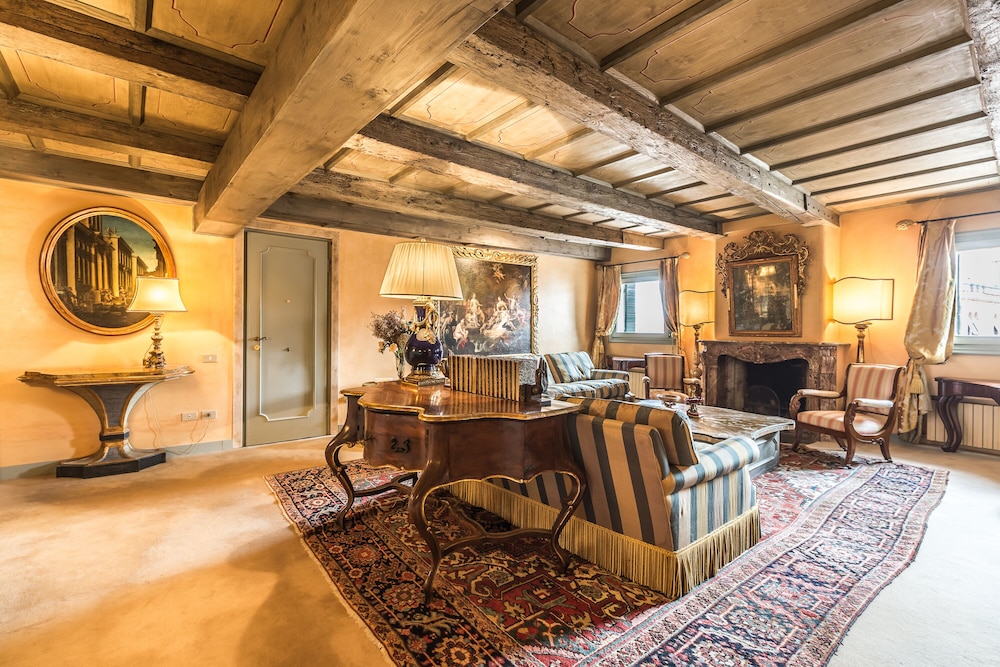 The Venetian Penthouse 13/24