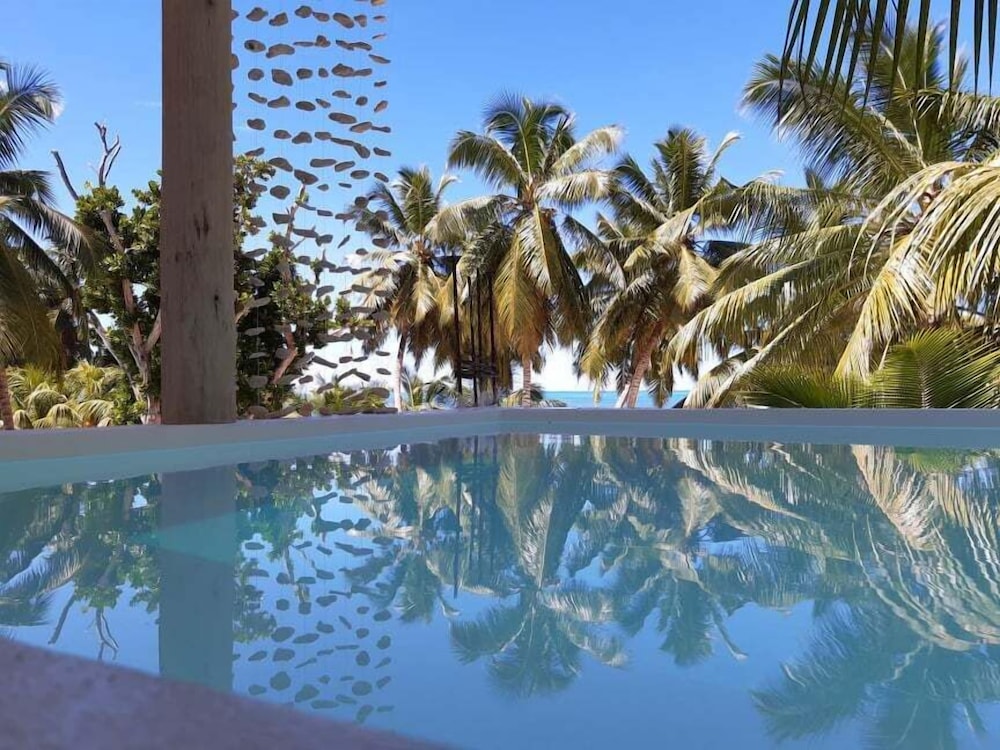 Bliss Praslin Seychelles 62/68