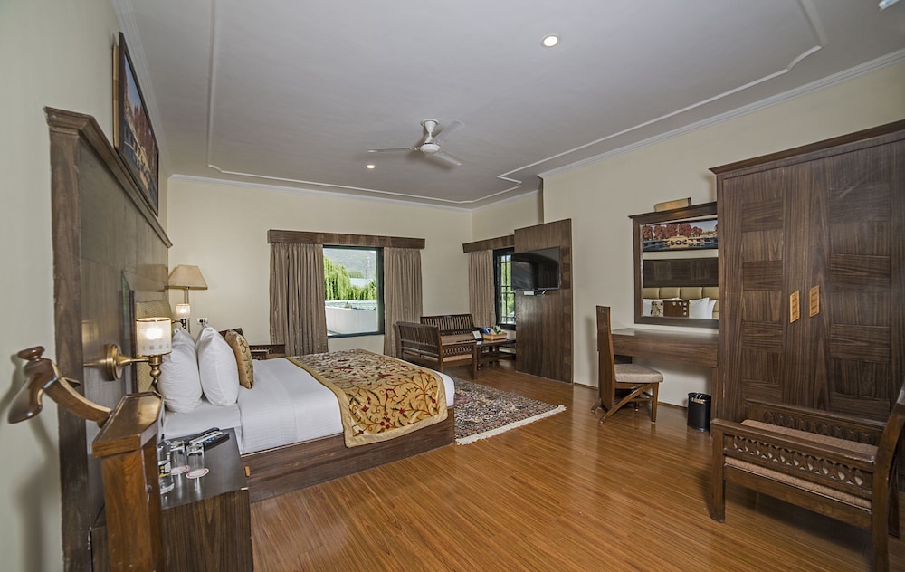 Lemon Tree Hotel Srinagar 12/21
