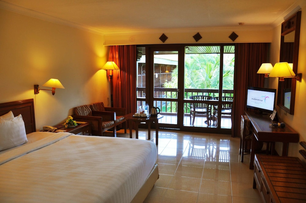 Bali Beach Hotel 11/50
