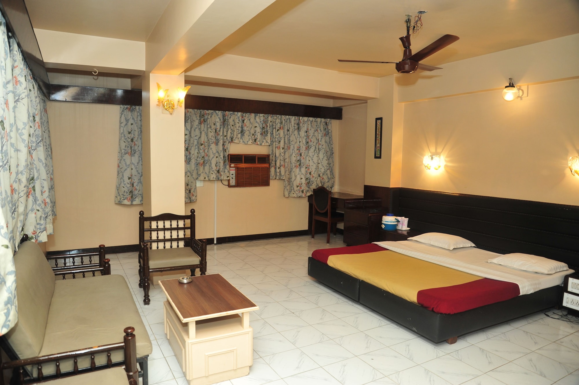 DELUXE, DOUBLE BED