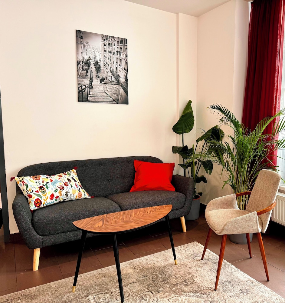 A T Holiday Hostel Wien 50/77