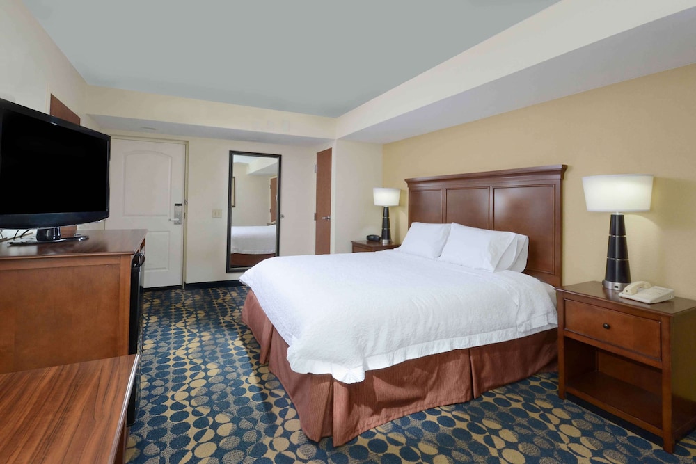 Room, King Bed, Bathtub, Accessible, Hampton Inn Fayetteville Fort Bragg 4/10