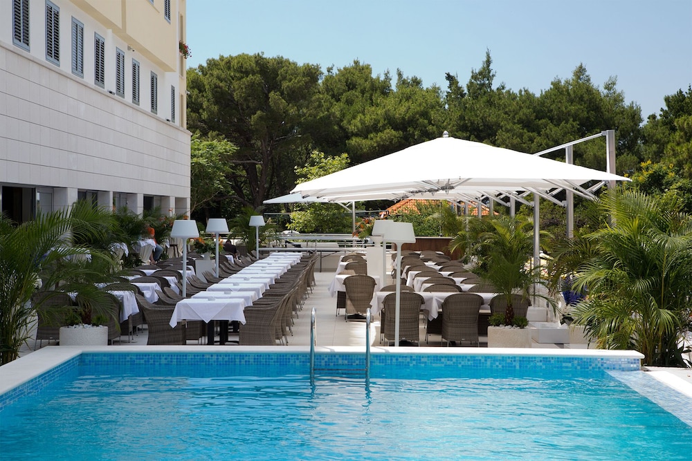 Aparthotel Miramare 52/54
