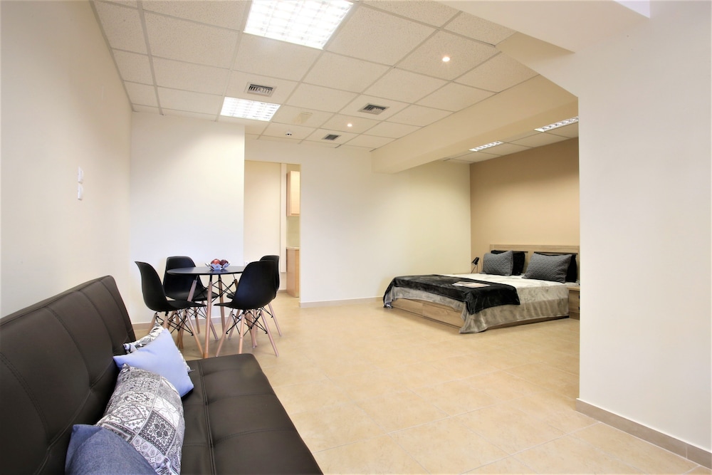 GK Airport Suites 29/49