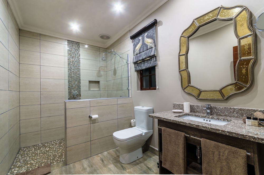 Nut Grove Manor Boutique Hotel 45/50