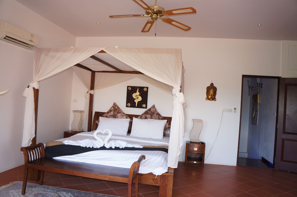 VIP Chain Resort Pool Villa 7/50