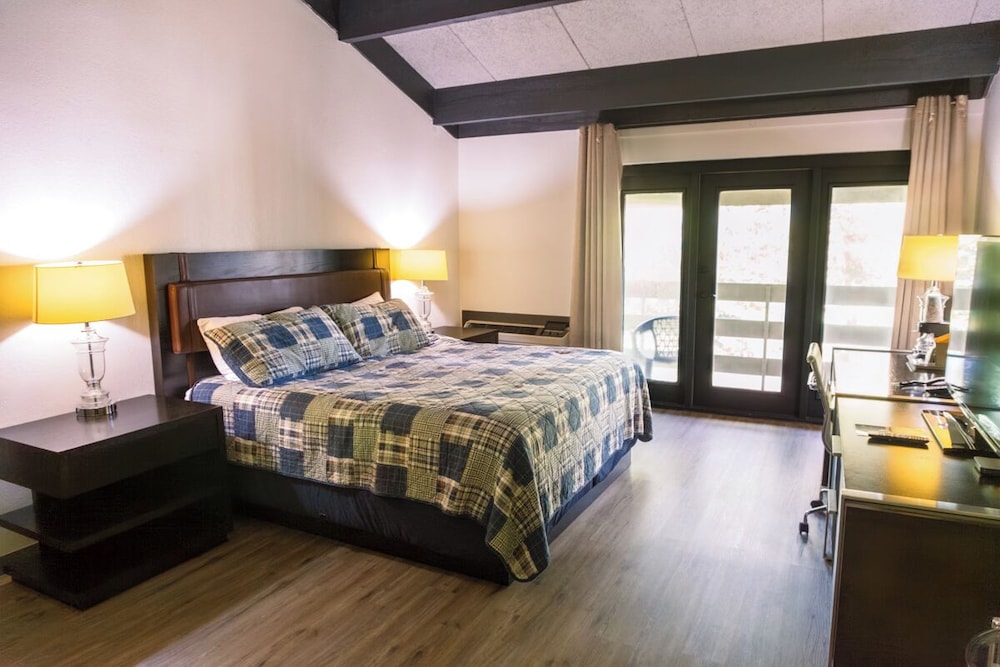 Garden, King Bed