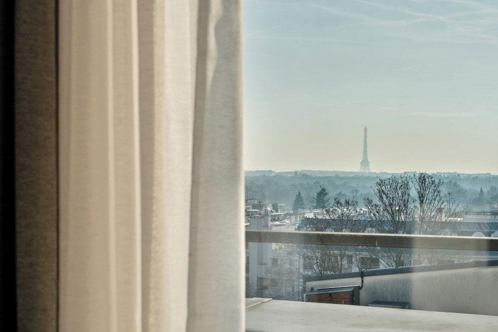 Atrium Suresnes Hotel 56/61