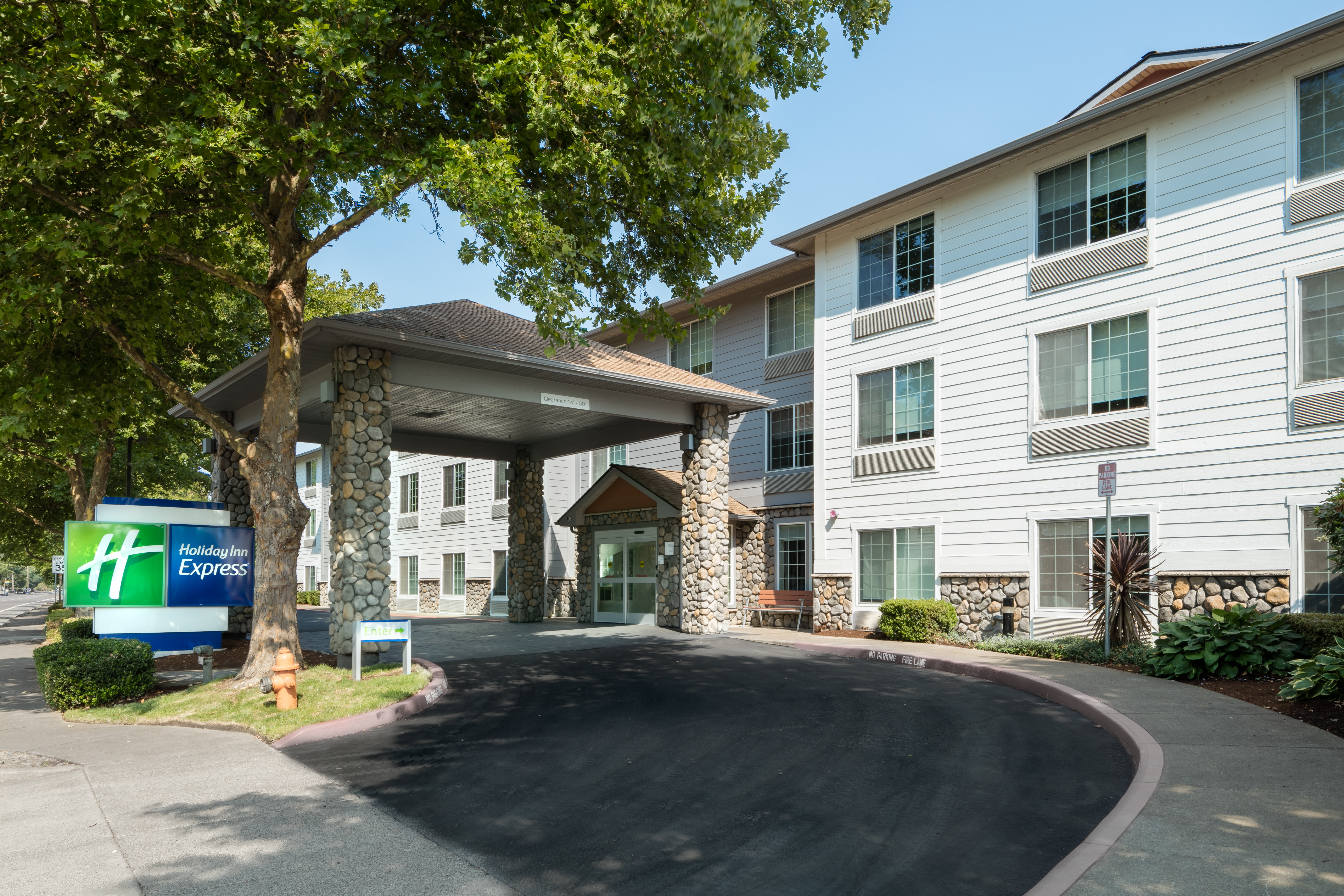 Holiday Inn Express Corvallis-On The River 72/76