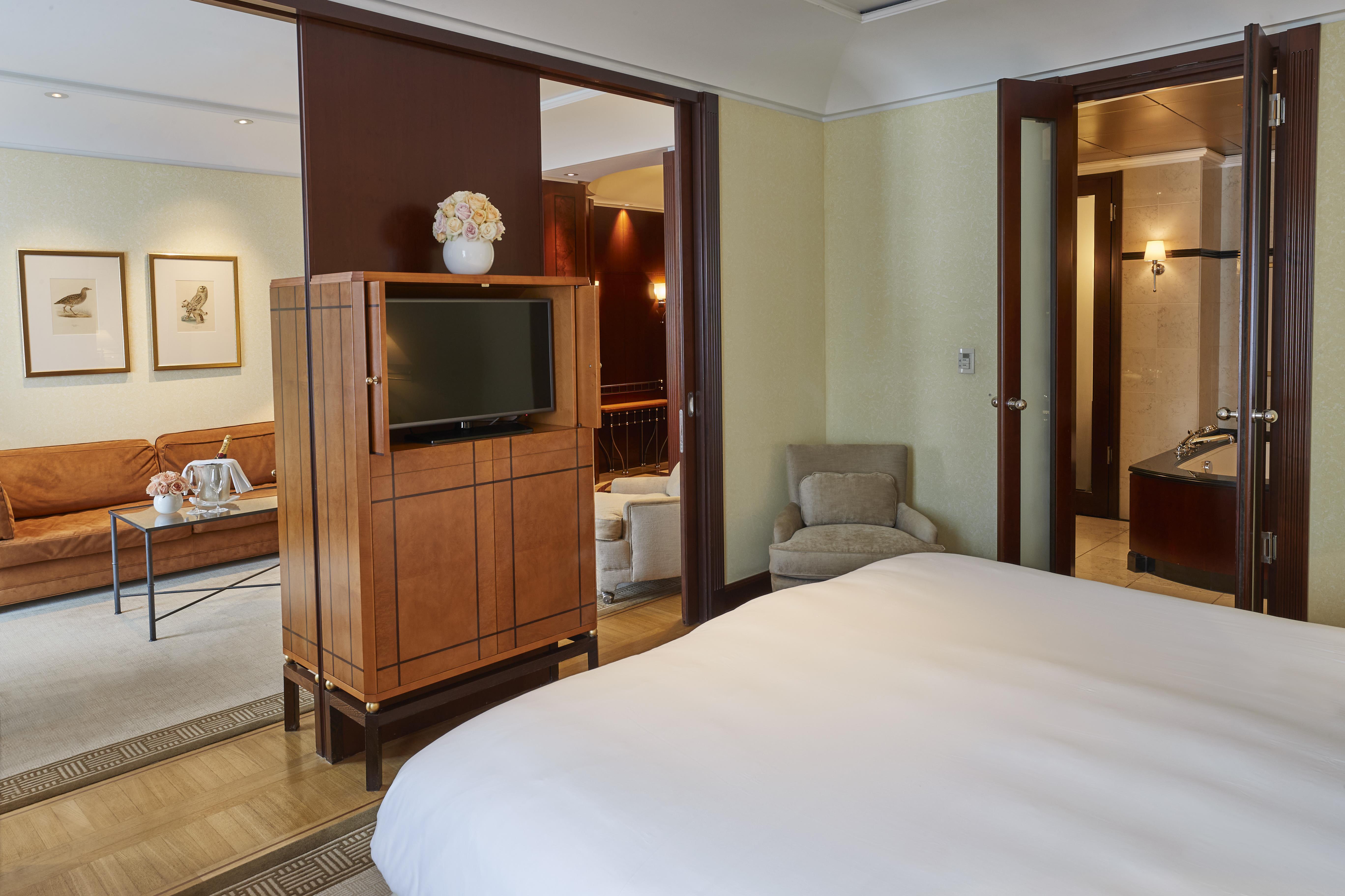 Adlon, Executive, Suite