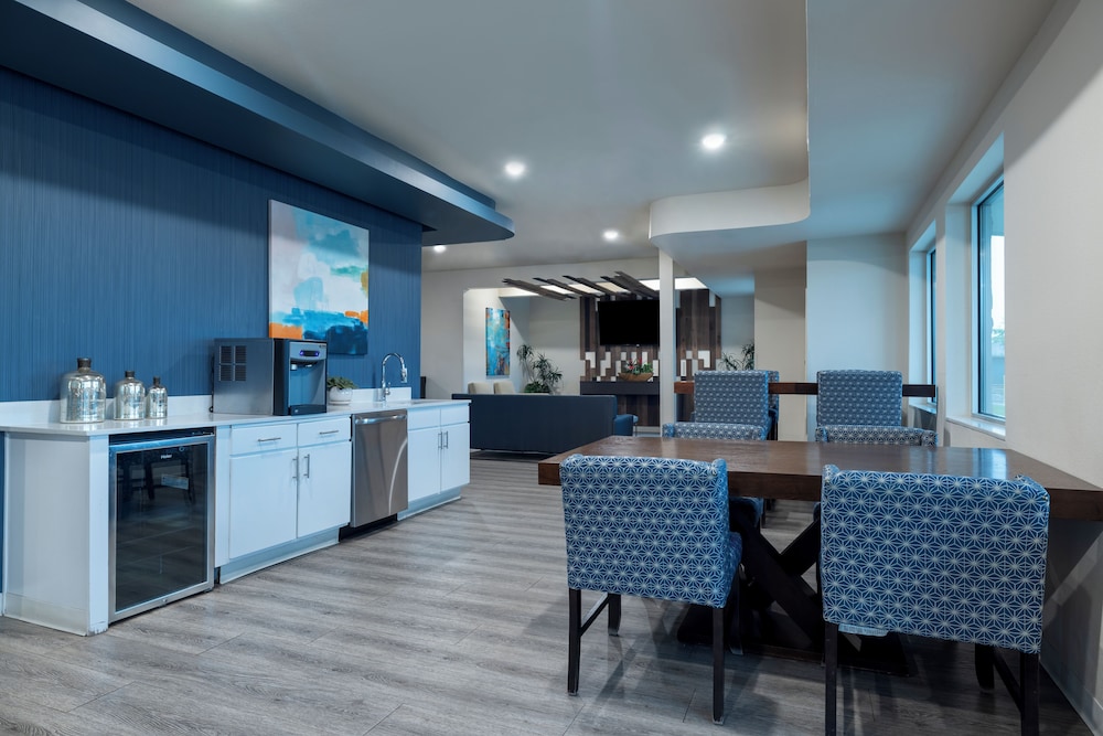 Soka Suites Dallas - Las Colinas 17/31