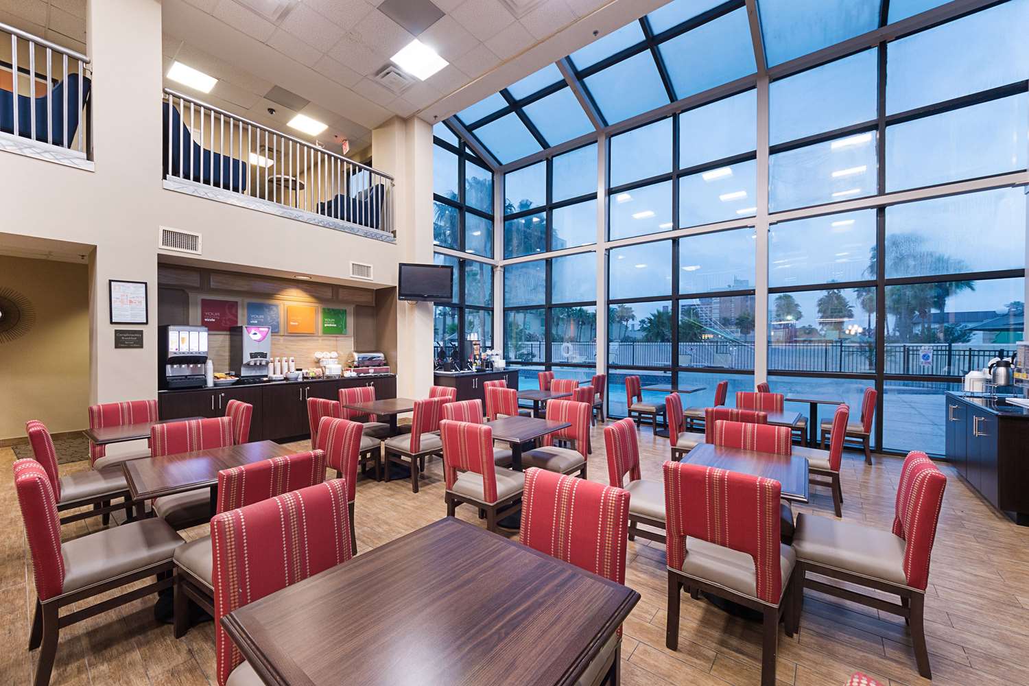 Comfort Suites Beachside 35/44