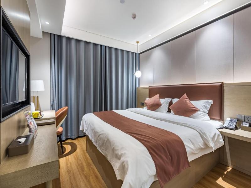 GreenTree Eastern Xuzhou High Speed Railway Station West Exit Station Hotel 33/60