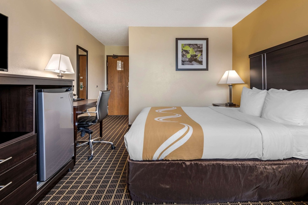 Quality Inn & Suites Warren PA 14/29
