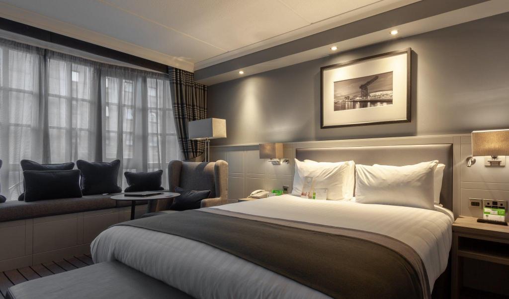Feature, King Bed