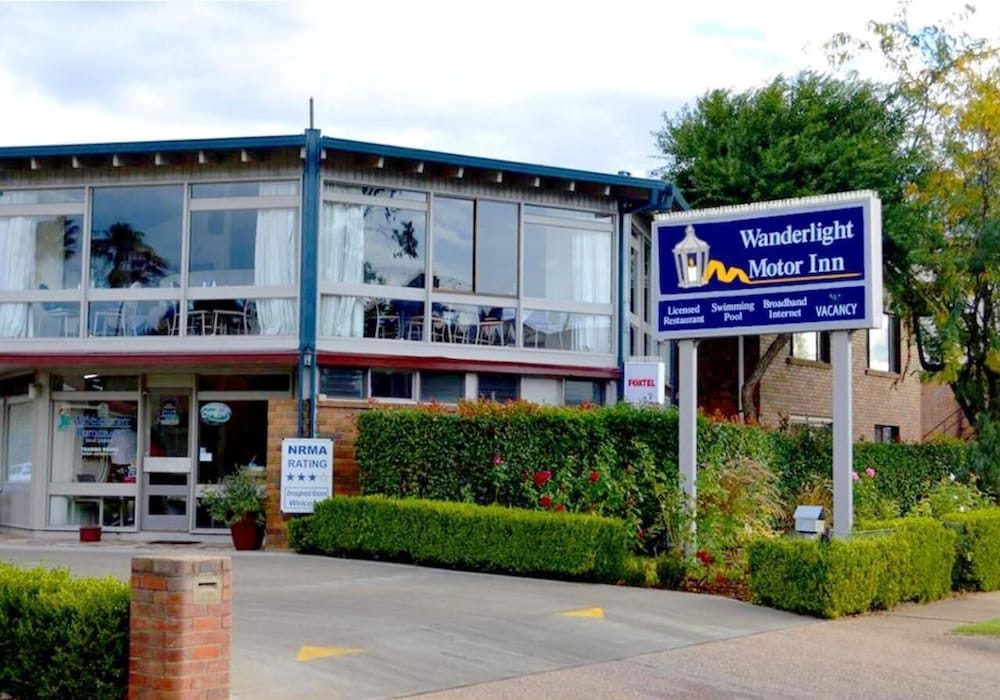 Wanderlight Motor Inn 3/68
