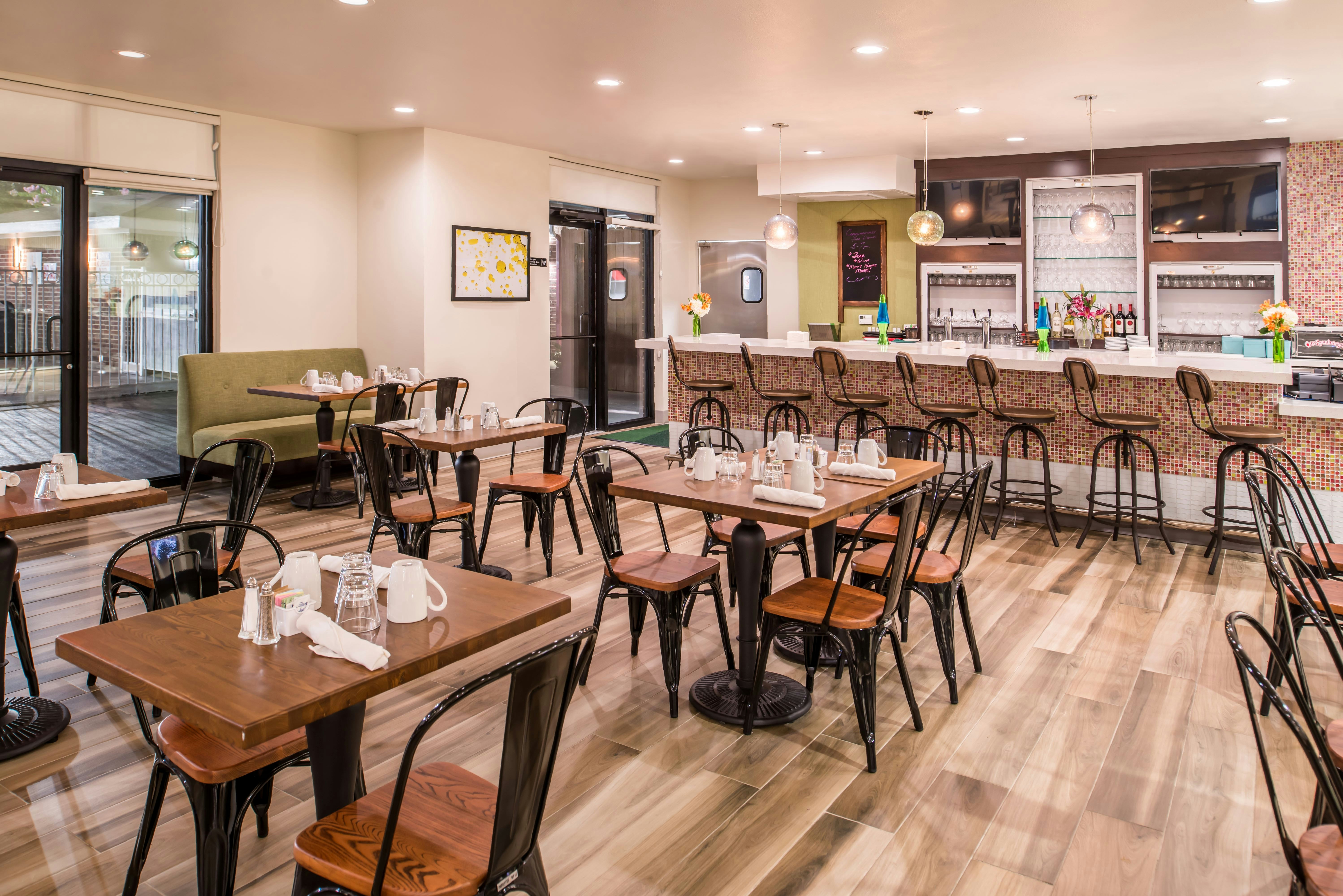 Holiday Inn Express Hotel And Suites Dallas Addison 12/25