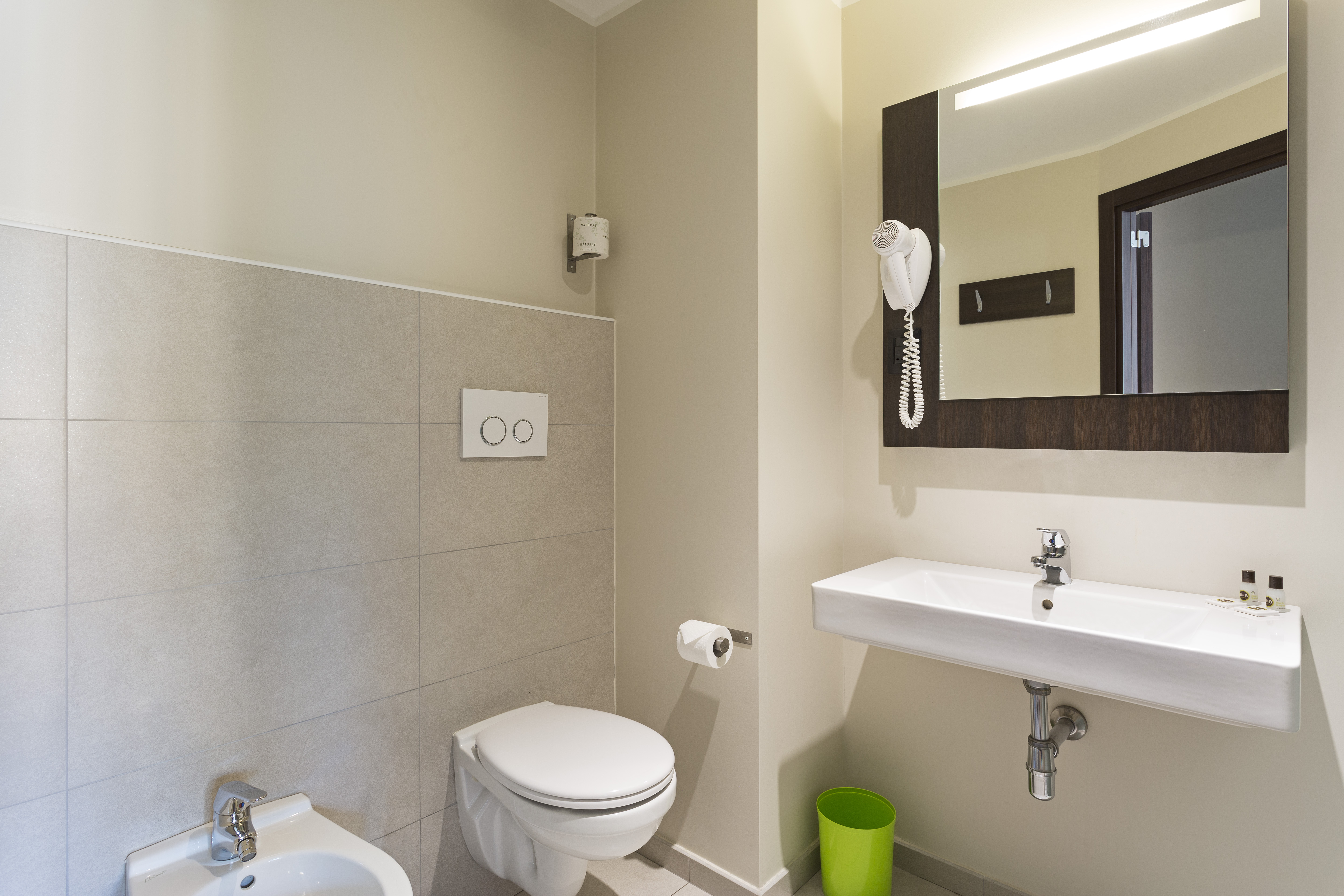 Double single use standard، B&B Hotel Como Camerlata 2/2