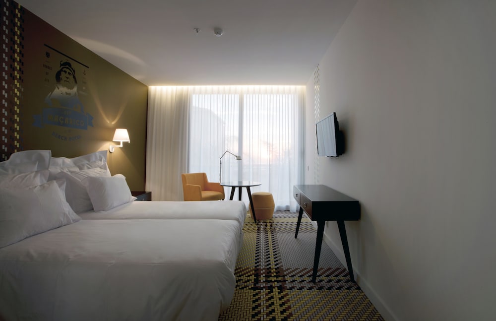 Macarico Beach Hotel 8/66