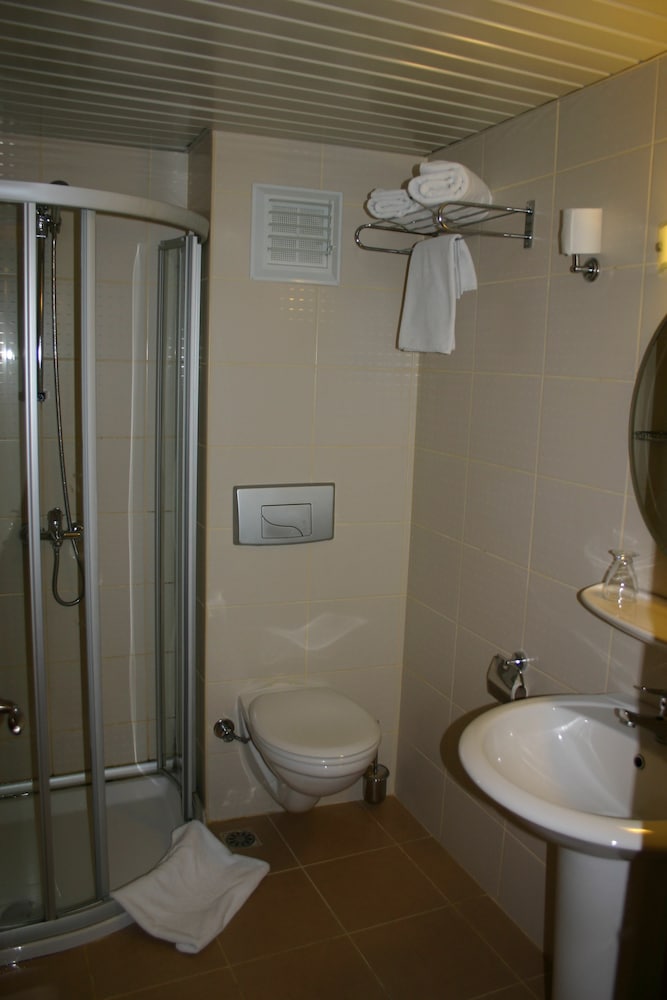 Yavuz Otel 12/49