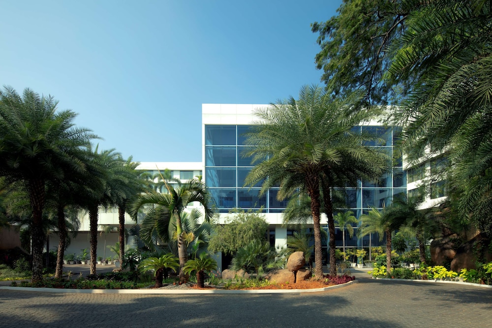 Radisson Blu Plaza Hotel Hyderabad Banjara Hills 69/73