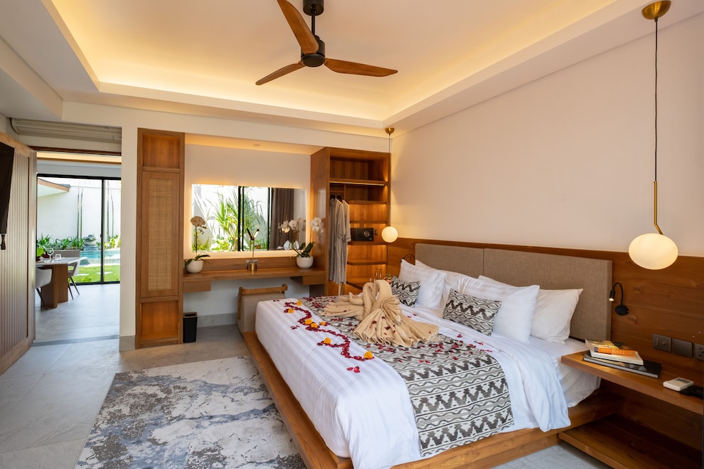 3 Bedrooms, Grand, Pool, Villa, 1 Queen and 2 King Beds