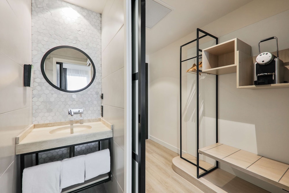 Campanile Smart Lyon Est Bron 46/46