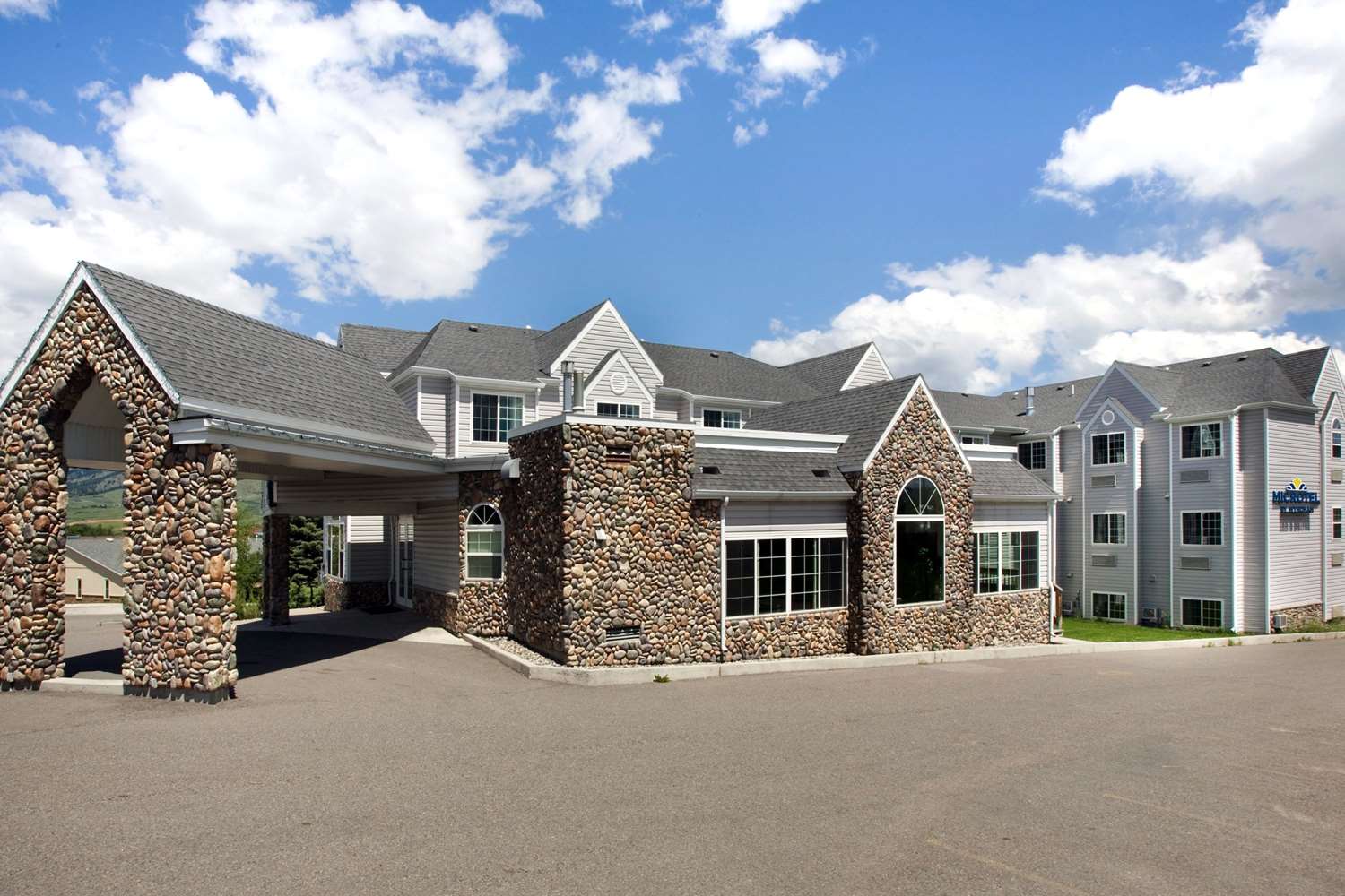 Microtel Inn And Suites Bozeman 33/34