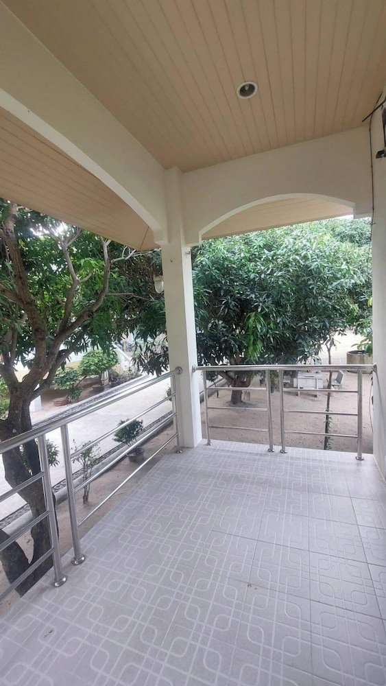 Krisada Beach Resort 30/56