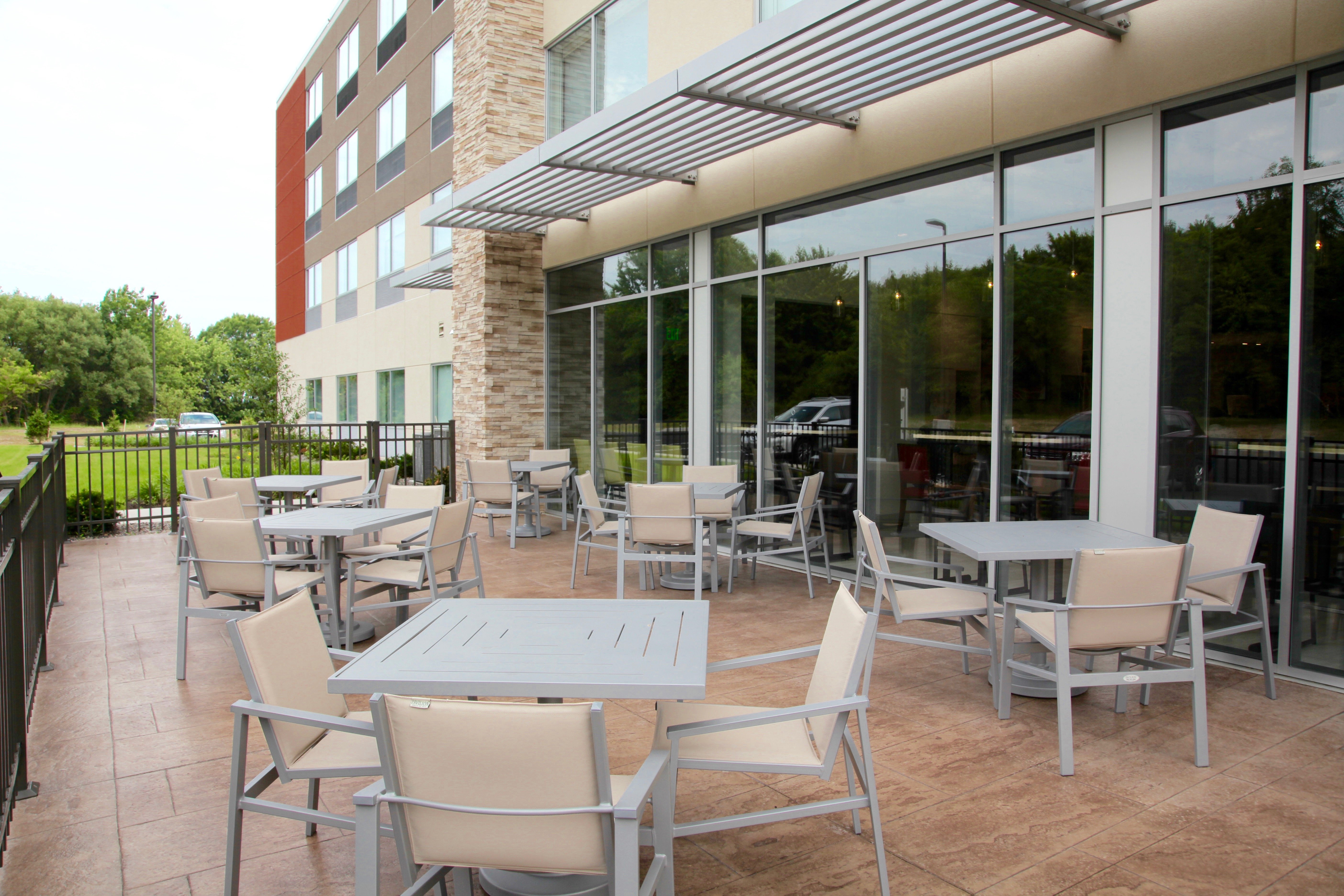 Holiday Inn Express Suites Oswego 30/48