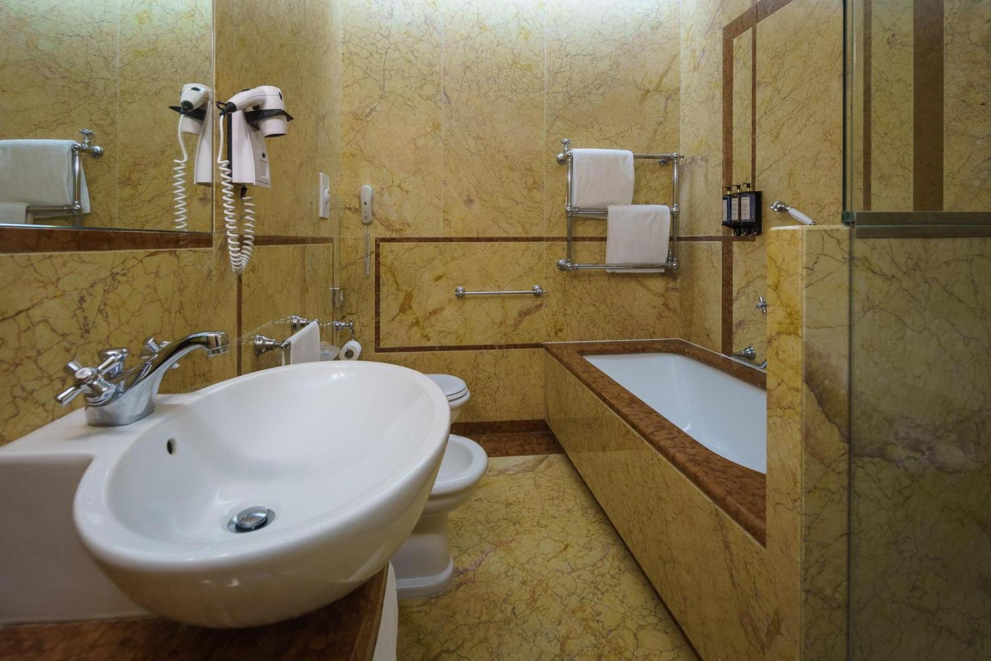 جناح كبير بإطلالة على البحر، Eurostars Hotel Excelsior 8/10