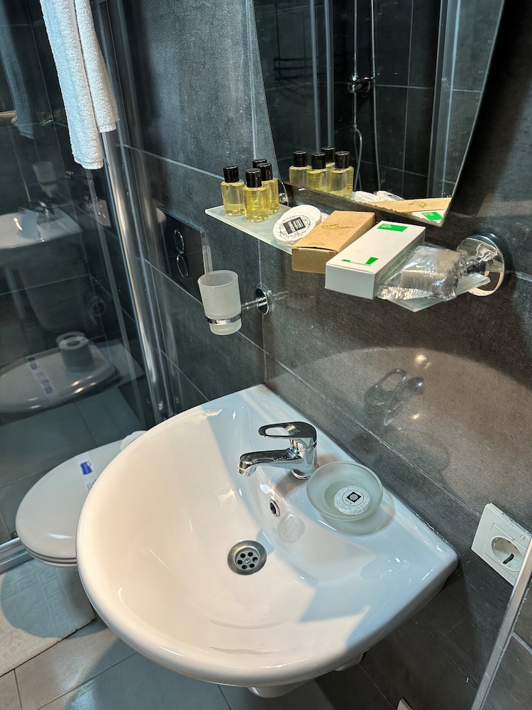 Ayse M Sultan Hotel 43/45