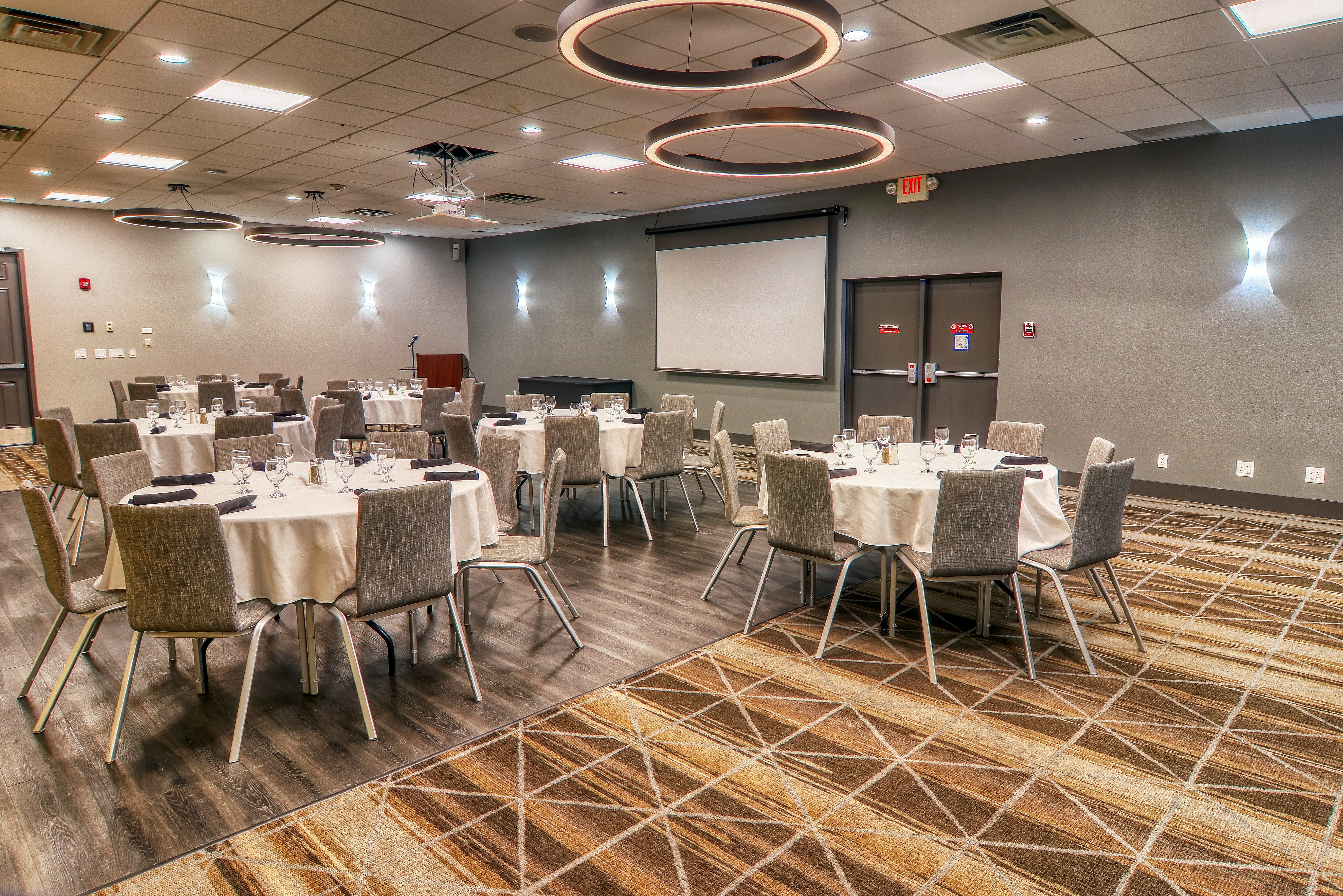 Holiday Inn Detroit Lakes 50/67