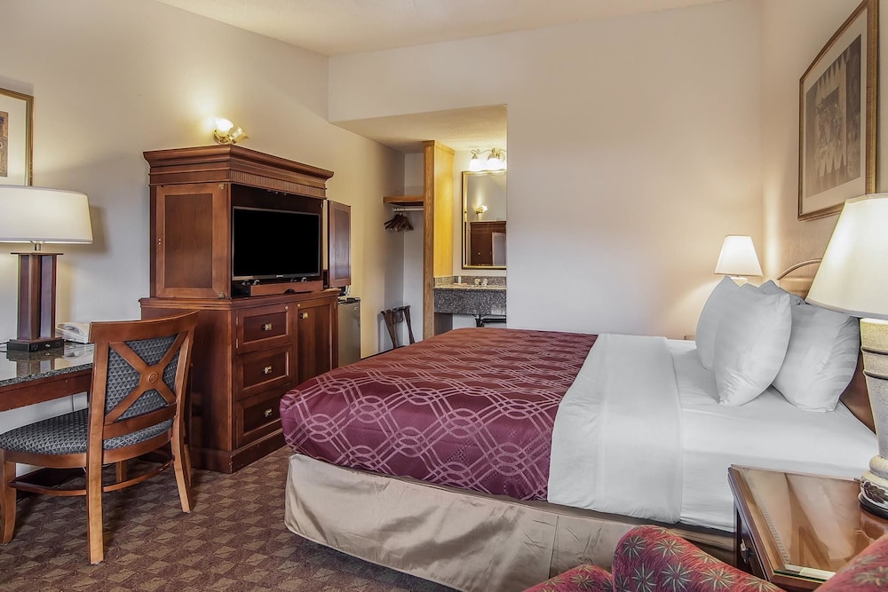 Econo Lodge Inn & Suites Madras 12/41
