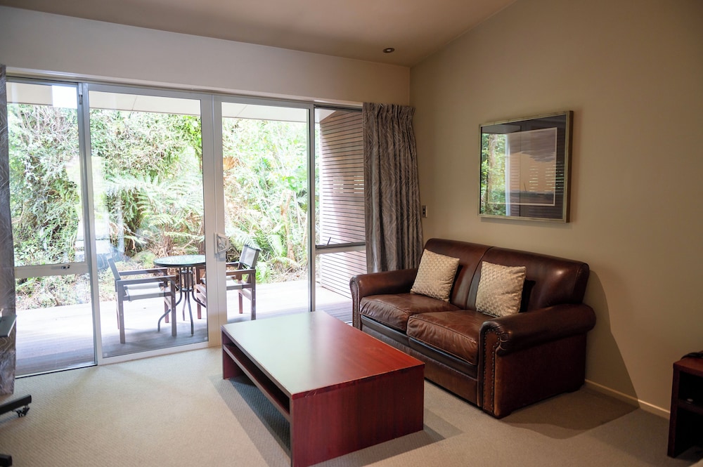 Punga Grove 46/62