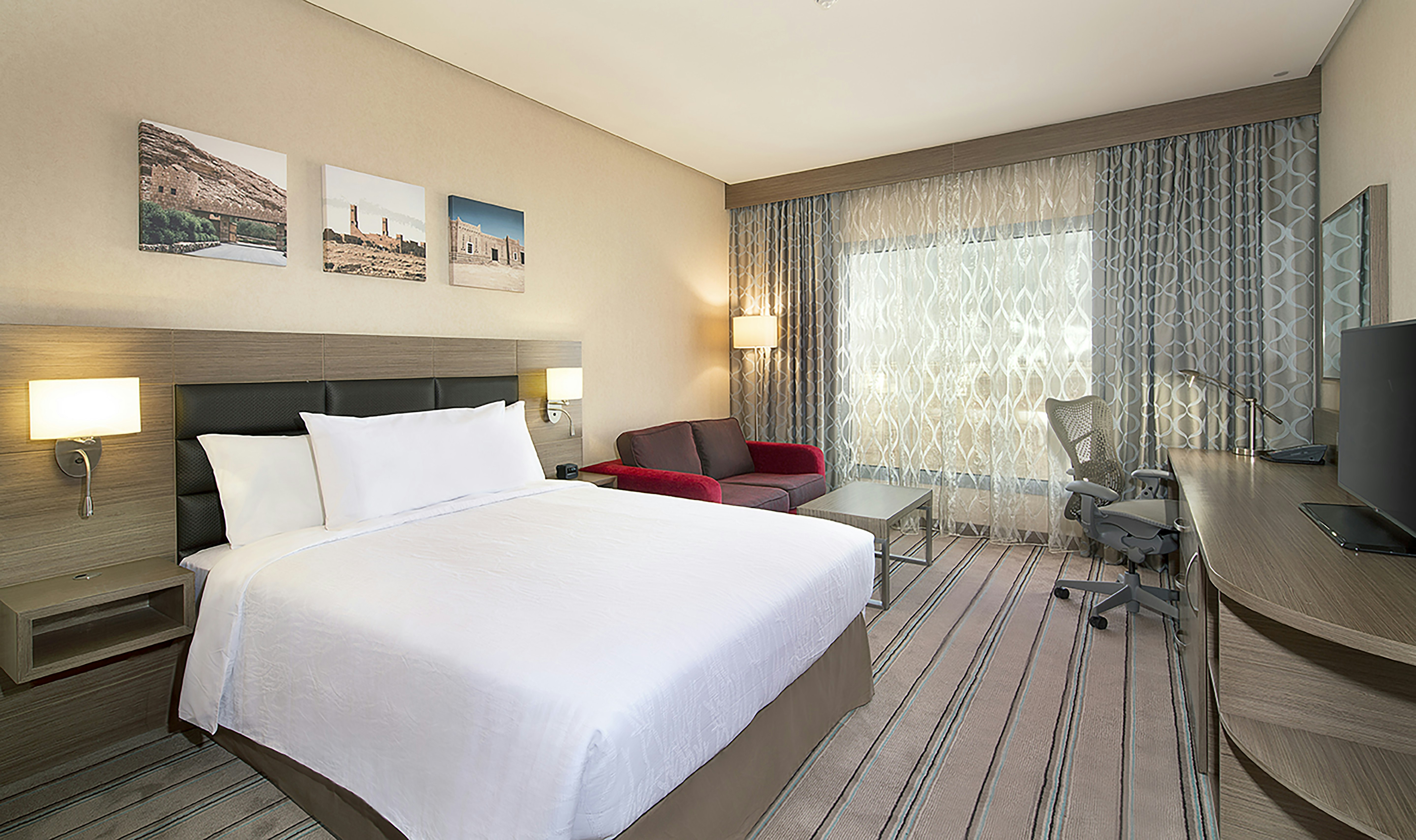 ROOM, QUEEN BED
